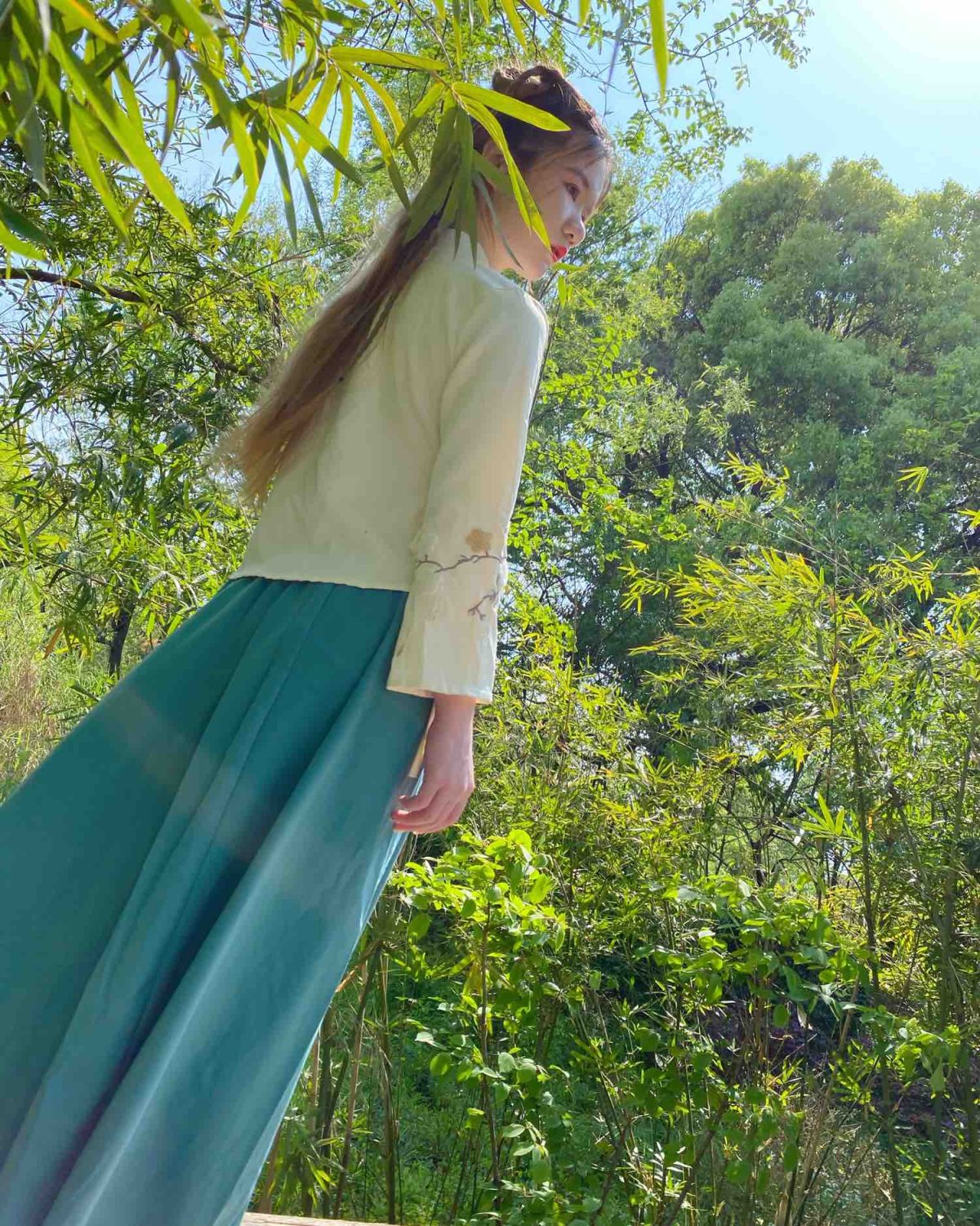 春季最in穿搭🌼不正经“汉服”踏青～  👀先附首来自二妮
