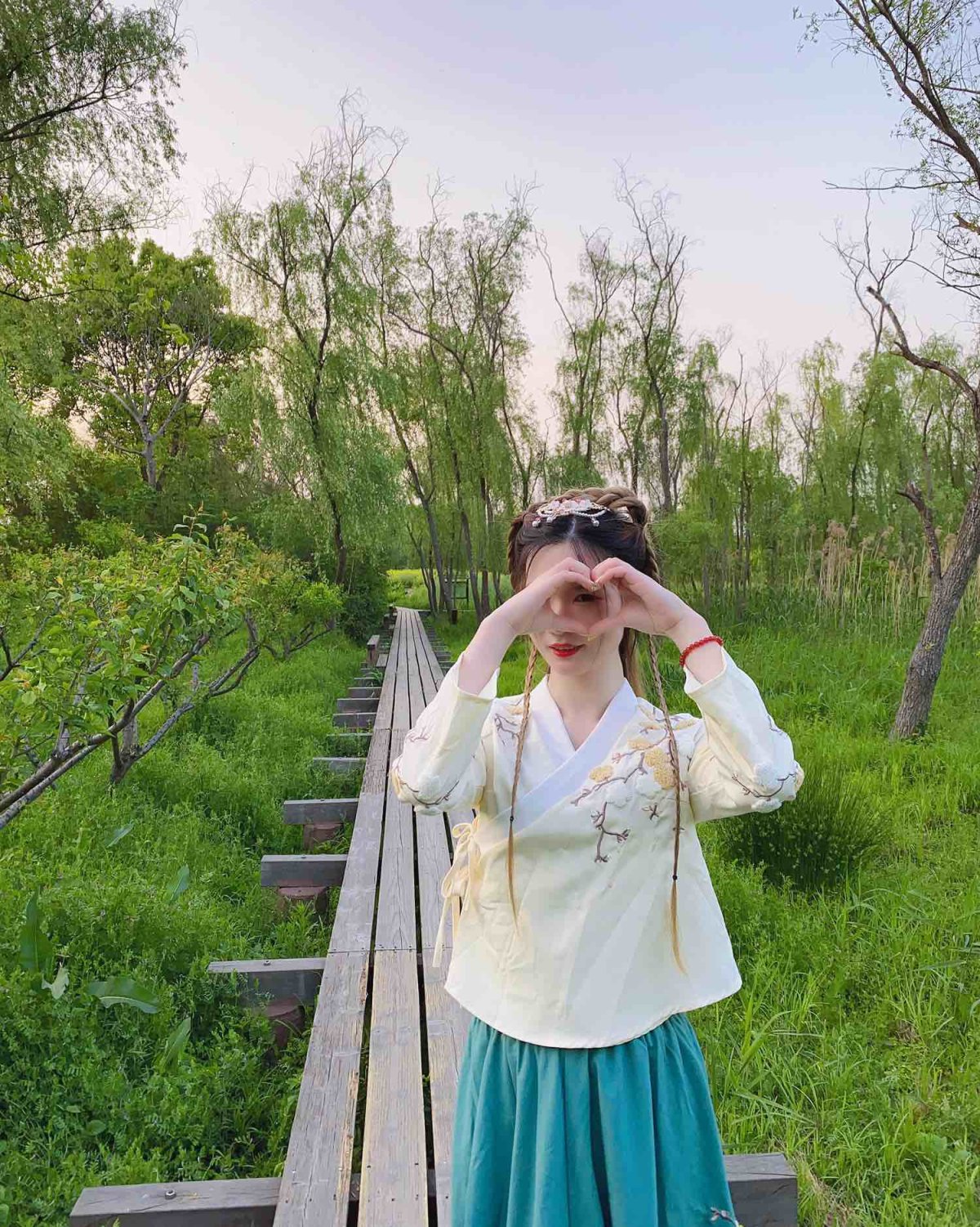 春季最in穿搭🌼不正经“汉服”踏青～  👀先附首来自二妮