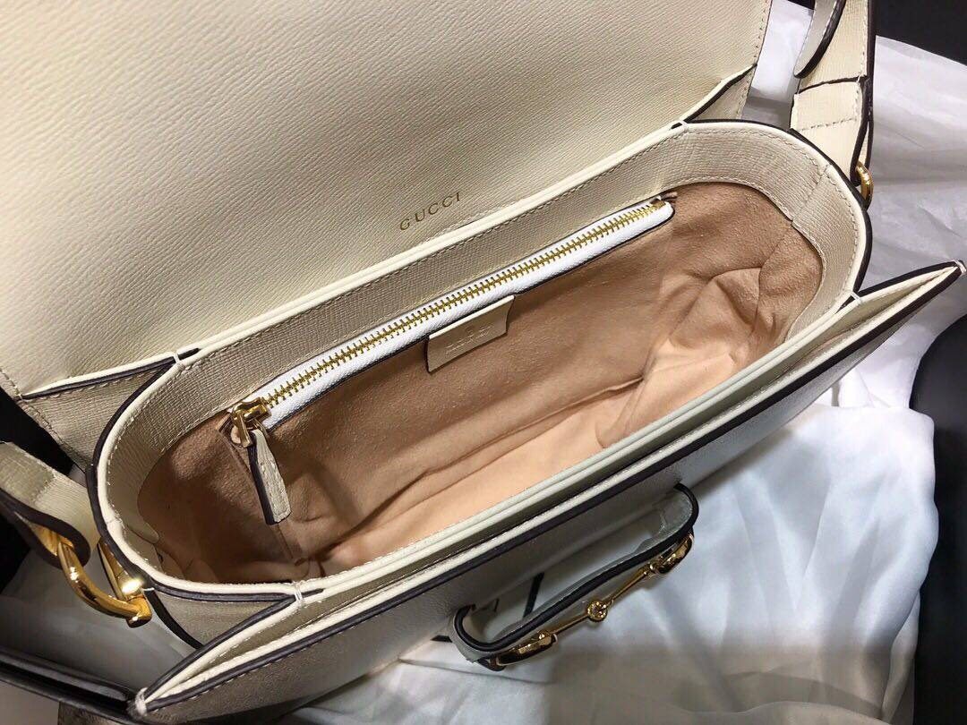 经典款 Gucci老花帆布搭配光泽牛皮，特别复古 内部硬挺，