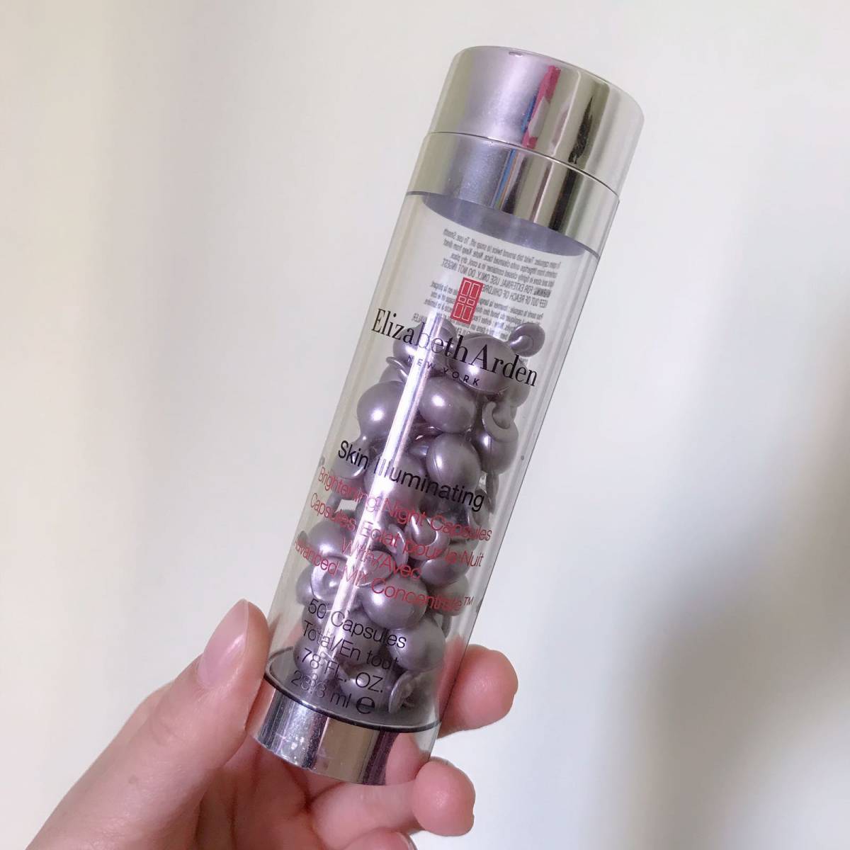 大家可曾记得我的这瓶雅顿银胶？自从上次拍完照就收起来了……拍