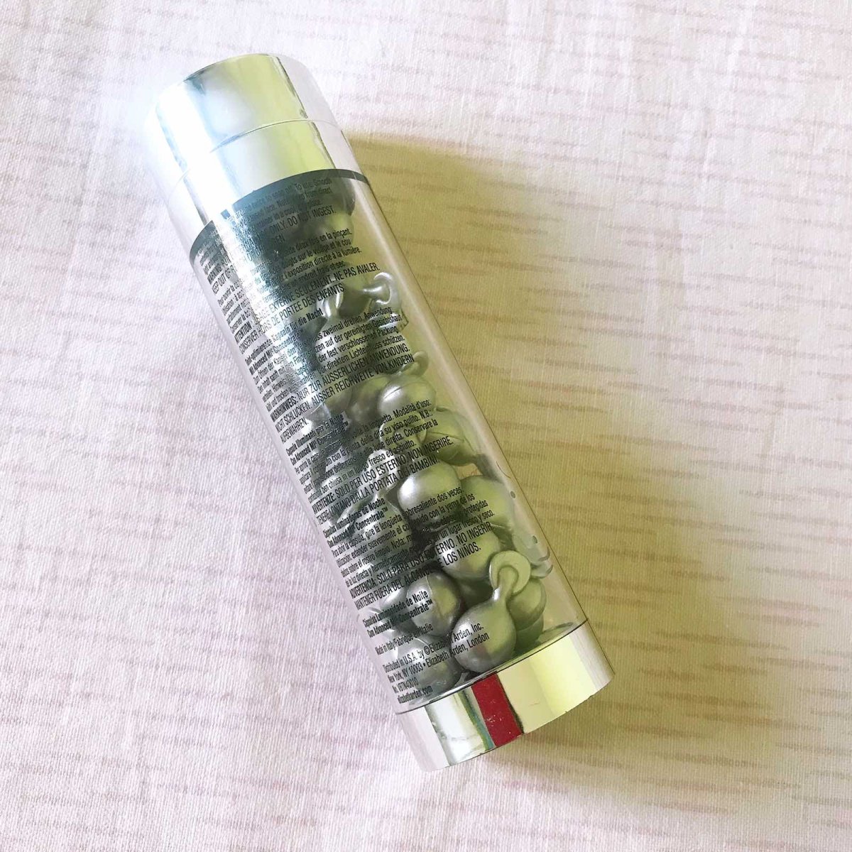 大家可曾记得我的这瓶雅顿银胶？自从上次拍完照就收起来了……拍