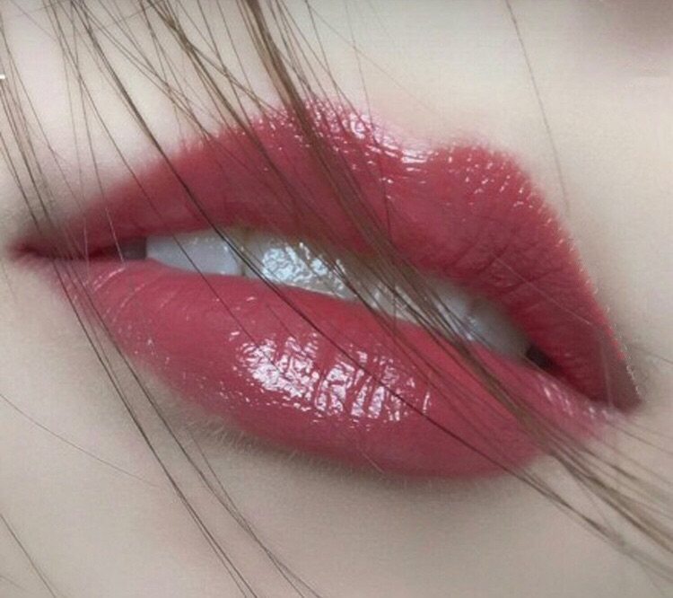 MAC brick-o-la 这是一支非常温柔的豆沙色，很润