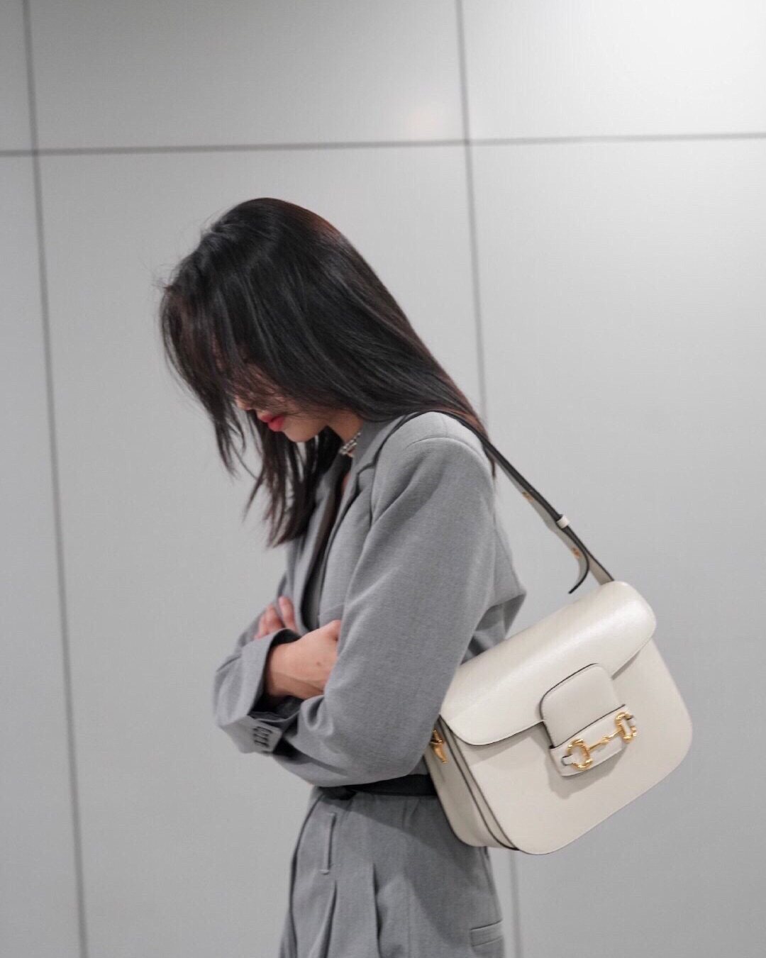 经典款 Gucci老花帆布搭配光泽牛皮，特别复古 内部硬挺，