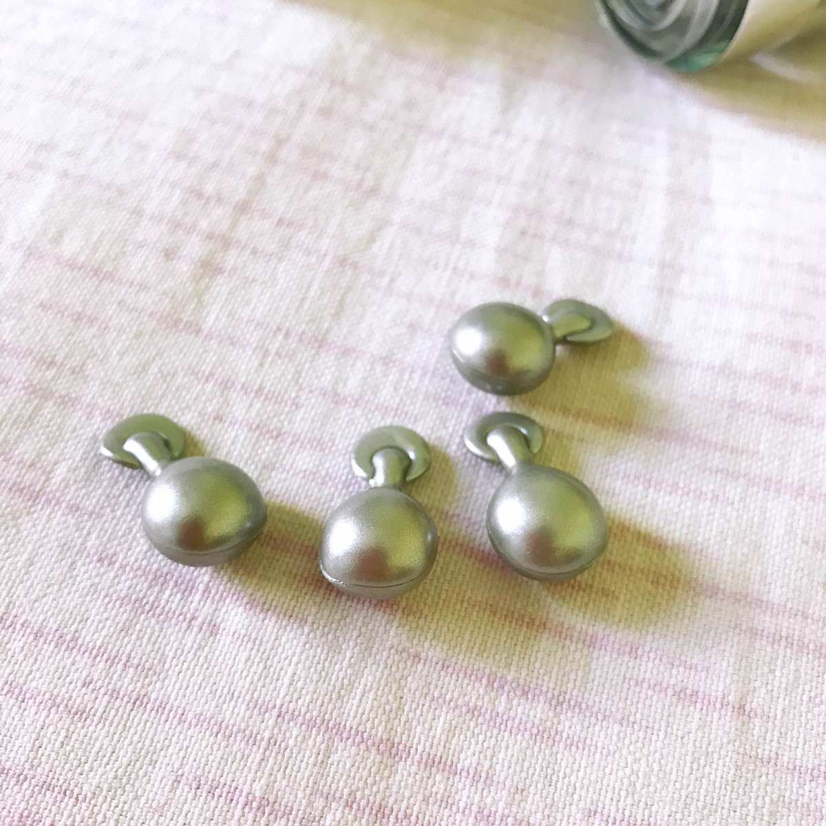 大家可曾记得我的这瓶雅顿银胶？自从上次拍完照就收起来了……拍