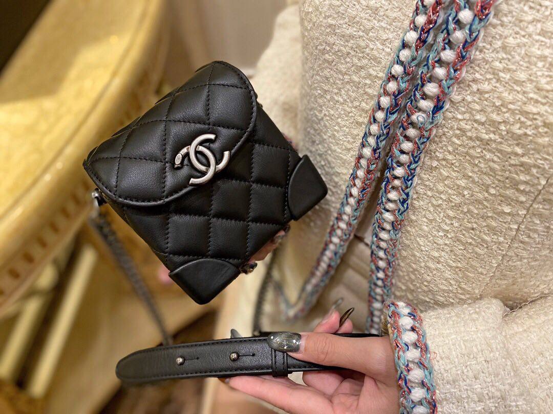 Chanel盒子包 黑色 原厂小牛皮材质超级耐磨，不用担心会