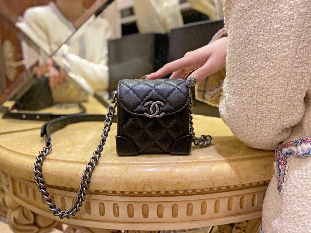 Chanel盒子包 黑色 原厂小牛皮材质超级耐磨，不用担心会