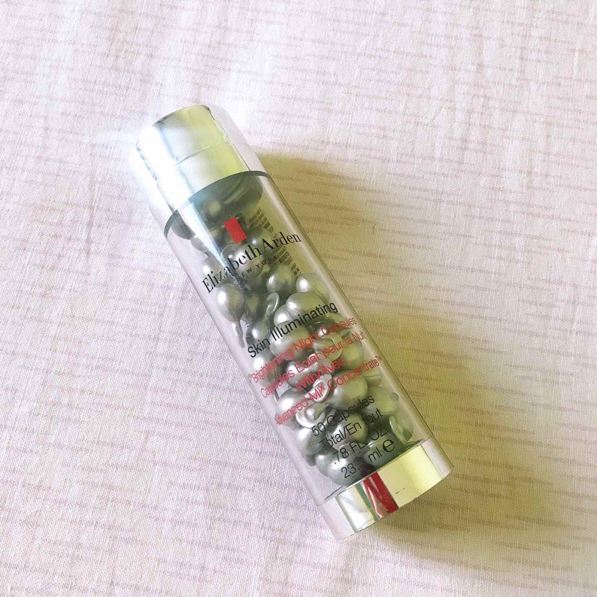 大家可曾记得我的这瓶雅顿银胶？自从上次拍完照就收起来了……拍