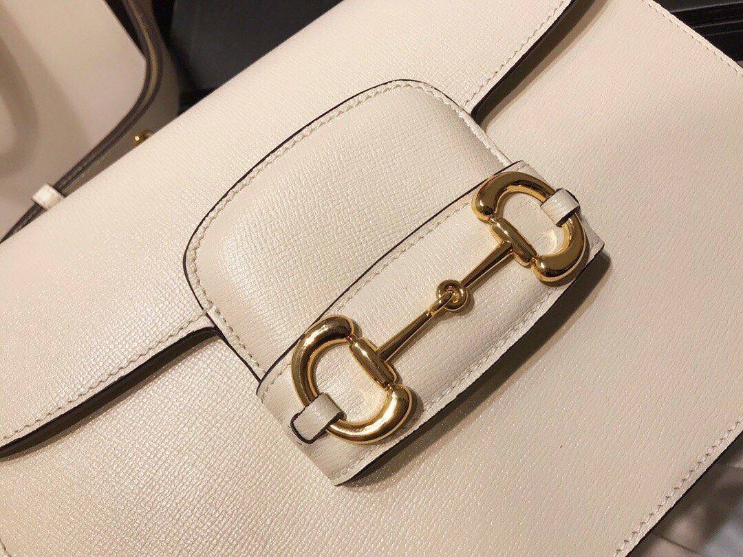 经典款 Gucci老花帆布搭配光泽牛皮，特别复古 内部硬挺，