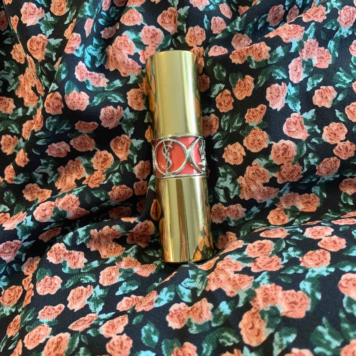 ysl圆管16号 少女的西柚橘 🍇这款唇膏是我几年前买的，