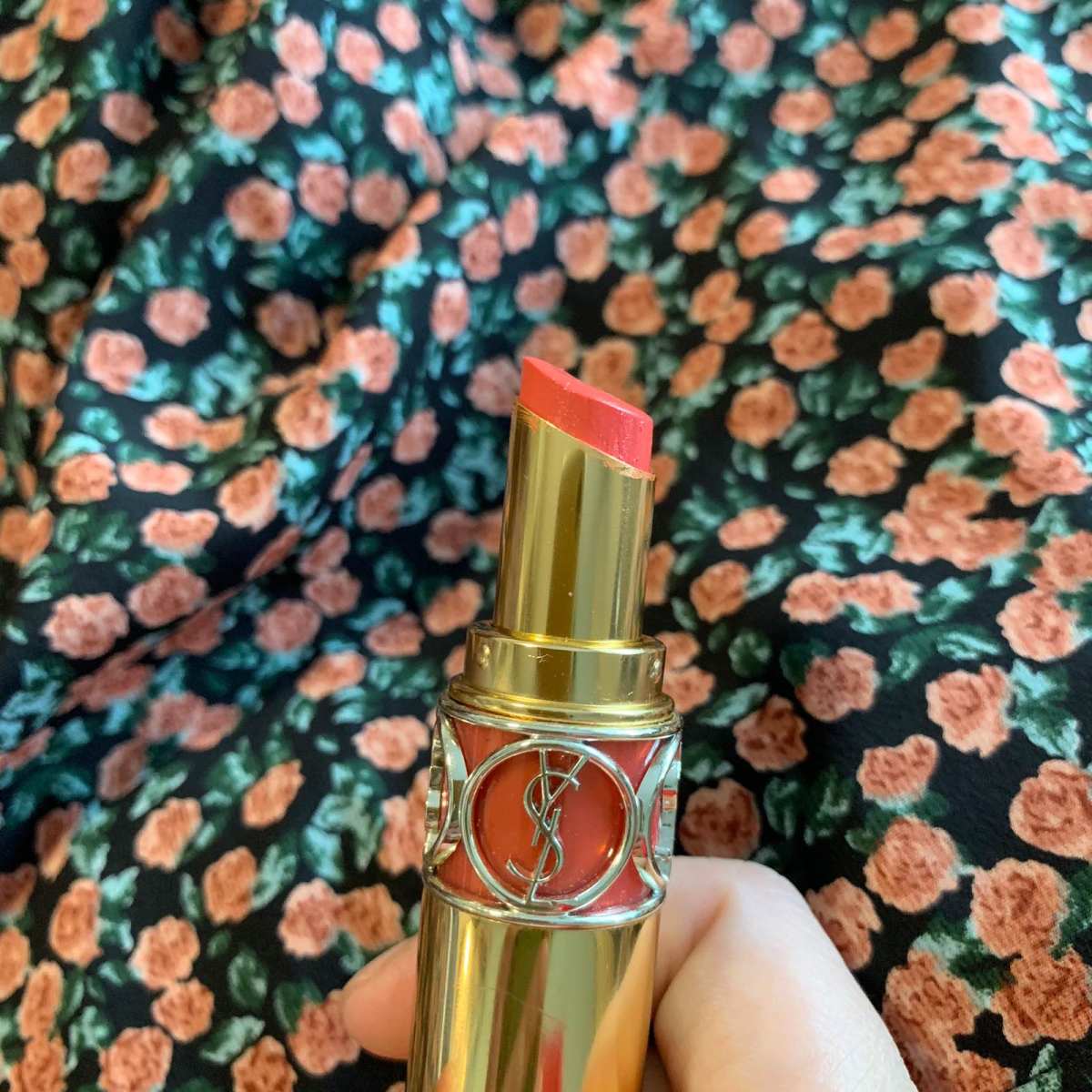 ysl圆管16号 少女的西柚橘 🍇这款唇膏是我几年前买的，