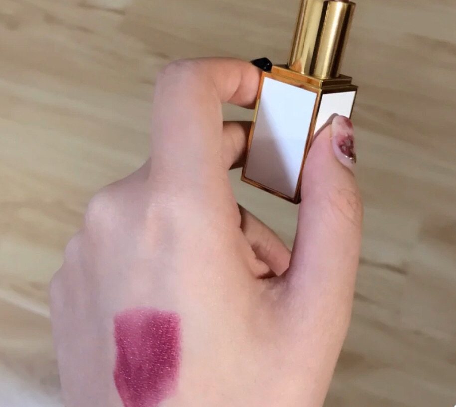 翻来翻去，又翻出了珍藏已久还没舍得用的Tom Ford白管唇