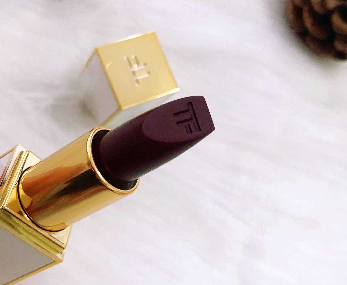 翻来翻去，又翻出了珍藏已久还没舍得用的Tom Ford白管唇