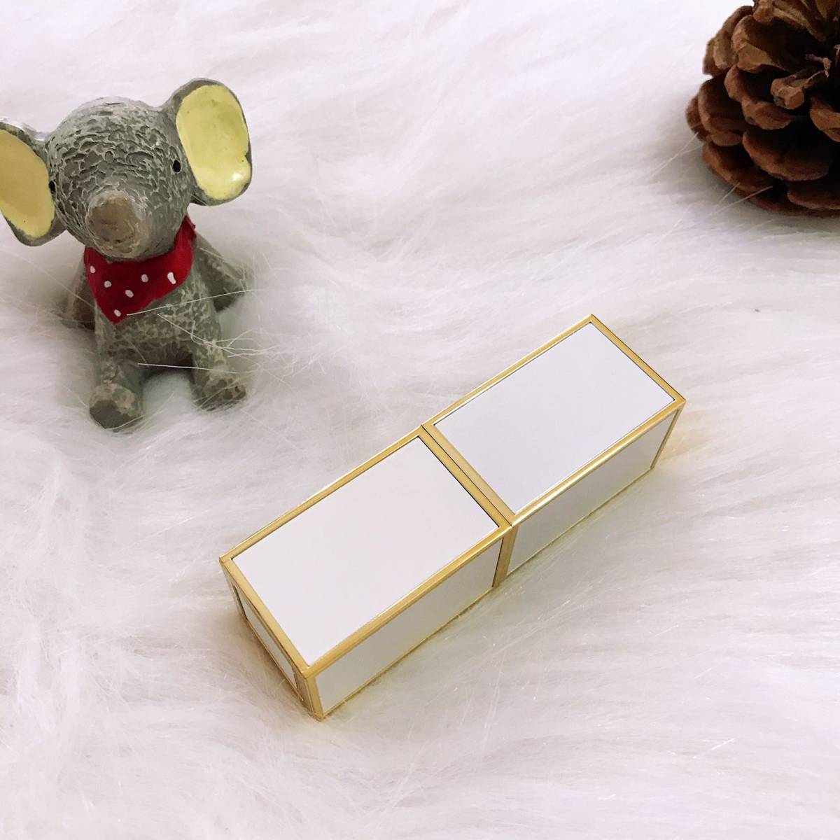 翻来翻去，又翻出了珍藏已久还没舍得用的Tom Ford白管唇