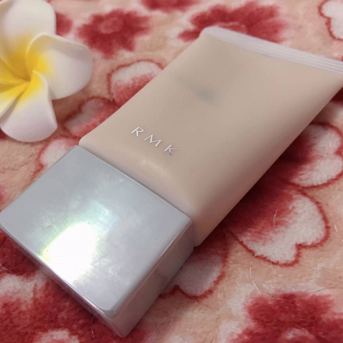 虽然手头隔离有很多，但当看到有人晒这款rmk透亮修色乳霜时，