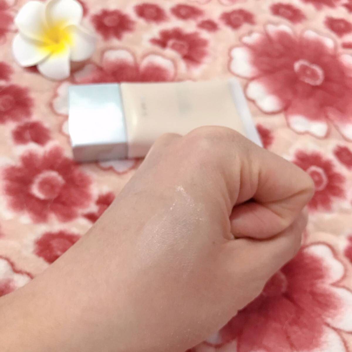 虽然手头隔离有很多，但当看到有人晒这款rmk透亮修色乳霜时，