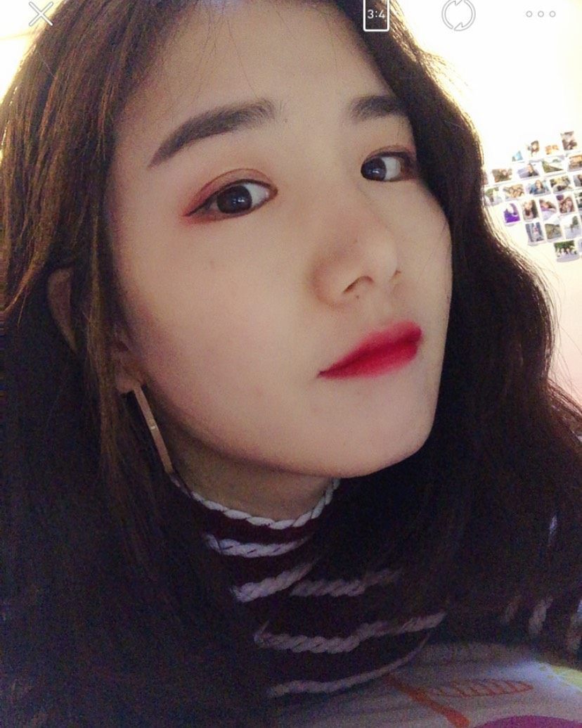 YSL金色方管口红💄21号  口红外观特别漂亮，金色方形，
