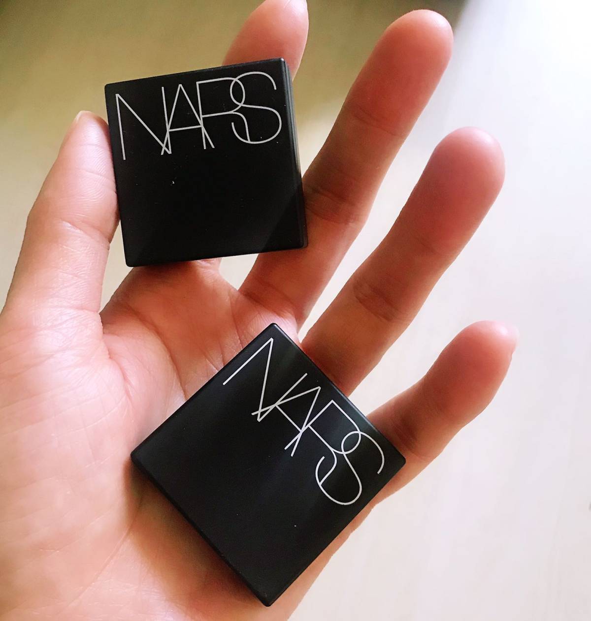 来介绍下Nars的这两颗偏光小可爱🥰 彩妆爱好者必须要拥有