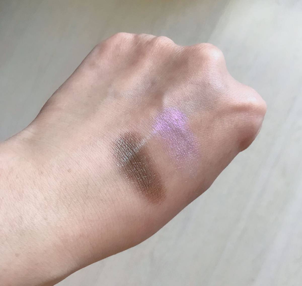 来介绍下Nars的这两颗偏光小可爱🥰 彩妆爱好者必须要拥有