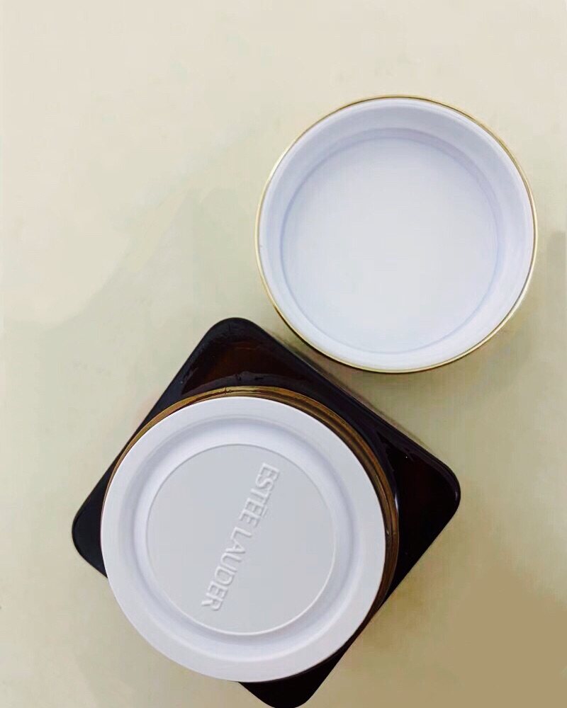 雅诗兰黛抗蓝光眼霜  这款眼霜和老版的小棕瓶眼霜味道上没有什