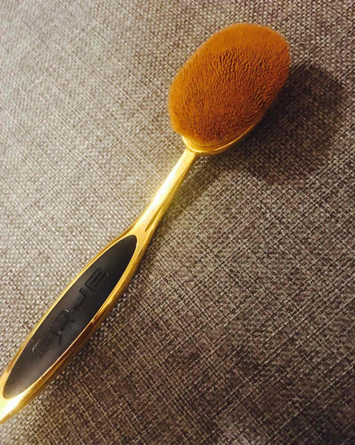 #有几把刷子# 分享下目前用过最喜欢的两把粉底刷。 Sigm