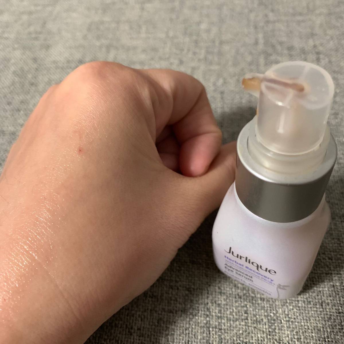 茱莉蔻草本眼部精华 🍇之所以对茱莉蔻感兴趣，是因为他家的玫