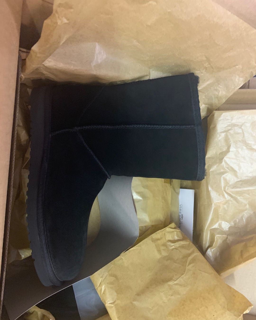 晒一晒，去年黑五没有折扣，没下手。结果疫情UGG搞促销果断买