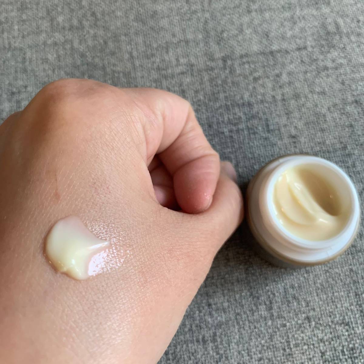 兰蔻菁纯眼霜 🍇兰蔻菁纯眼霜是我一直在回购的​眼霜之一，海