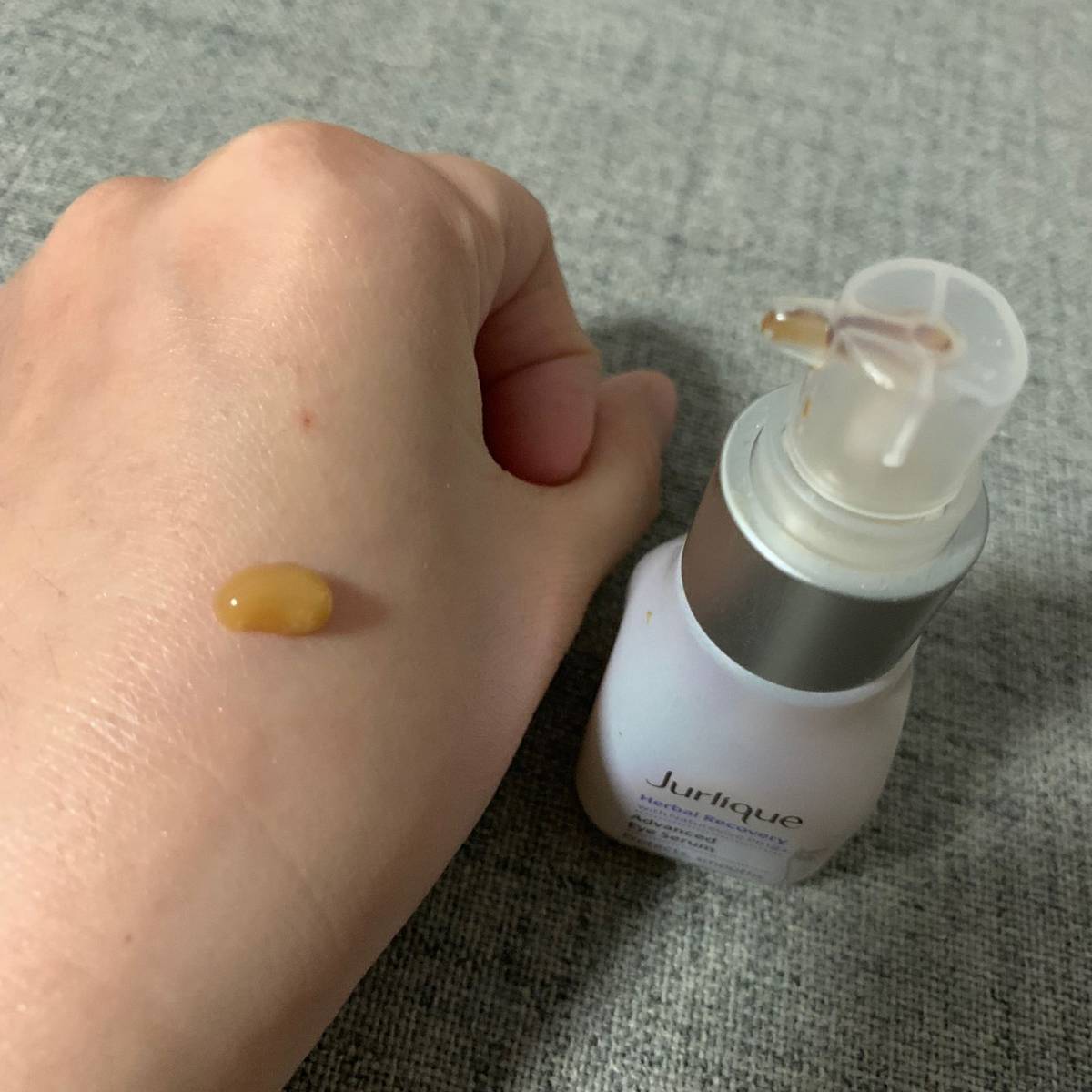 茱莉蔻草本眼部精华 🍇之所以对茱莉蔻感兴趣，是因为他家的玫