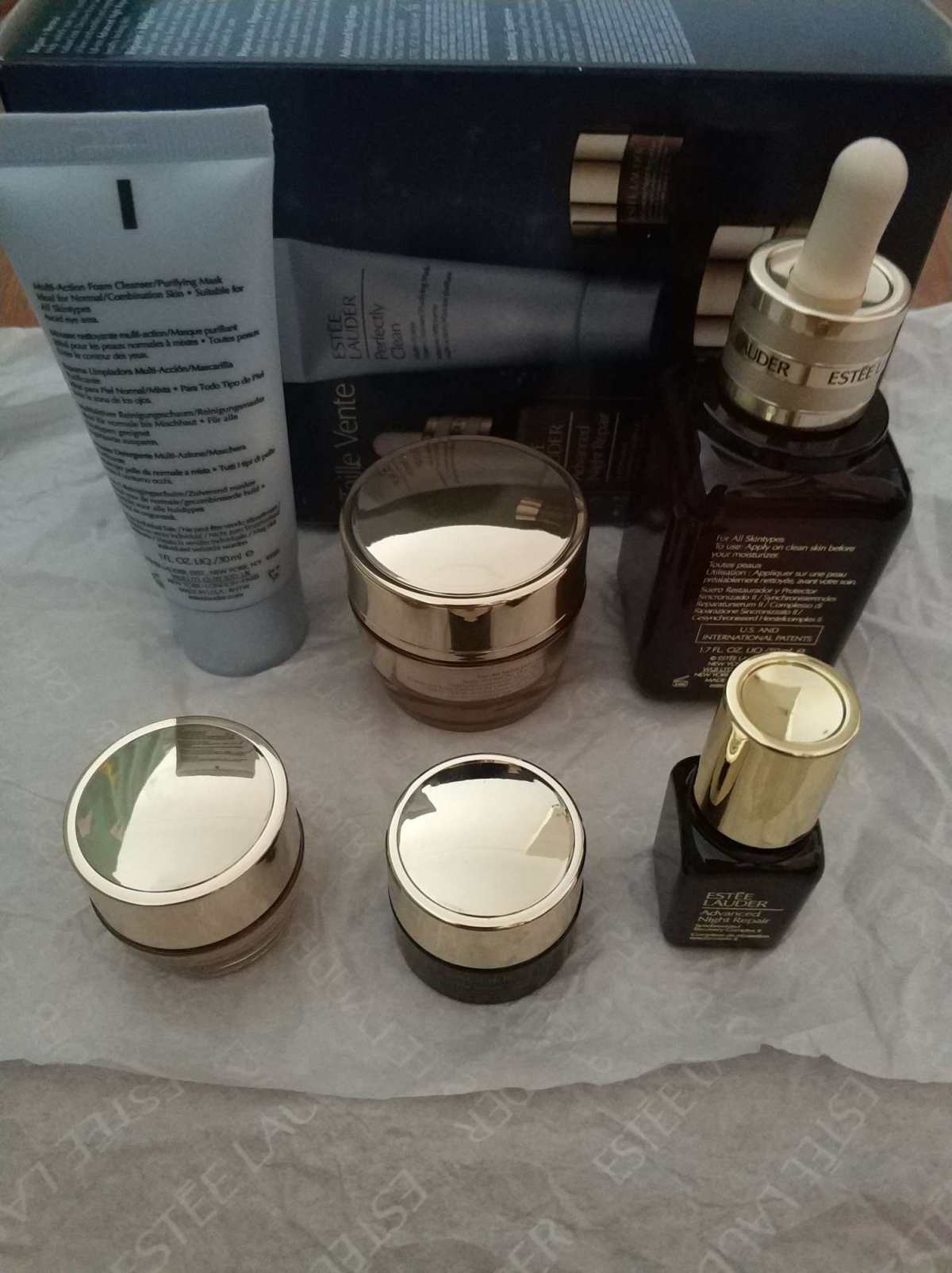 雅诗兰黛套盒💰74美金✅ 套盒内含小棕瓶50ml+智妍面霜