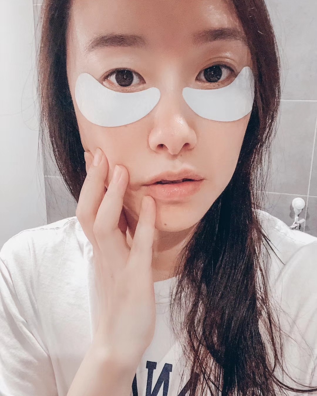 今天一款韩国的蒂欧丝口香糖眼膜给大家 为什么要它，因为这真的
