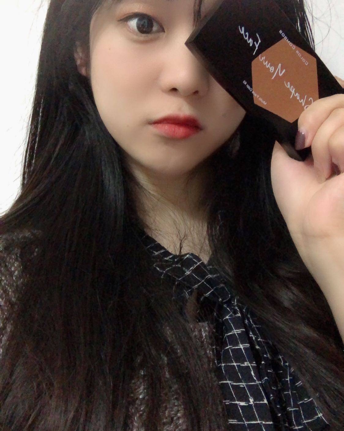 首先非常感谢管家kk给的机会让我测评 修容对我们五官不太立体