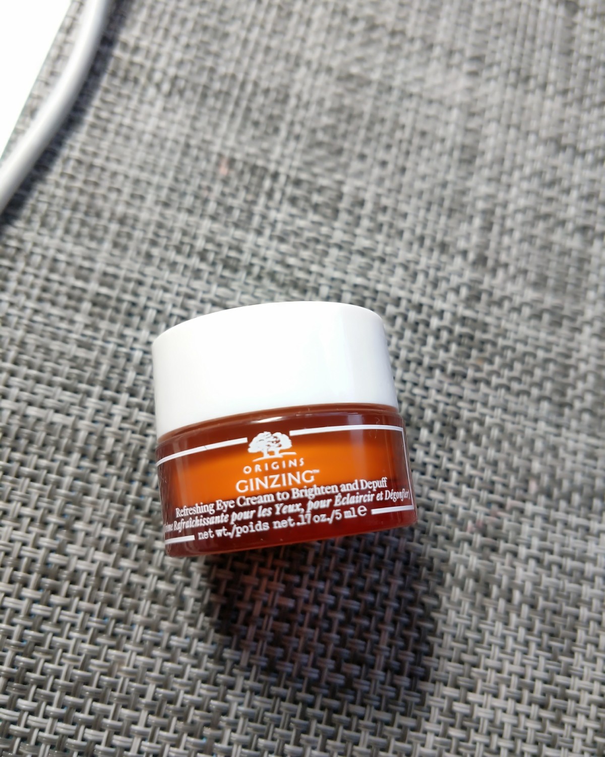 悦木之源眼霜！！这个真的是让我没有想到的好用！！去黑眼圈一流