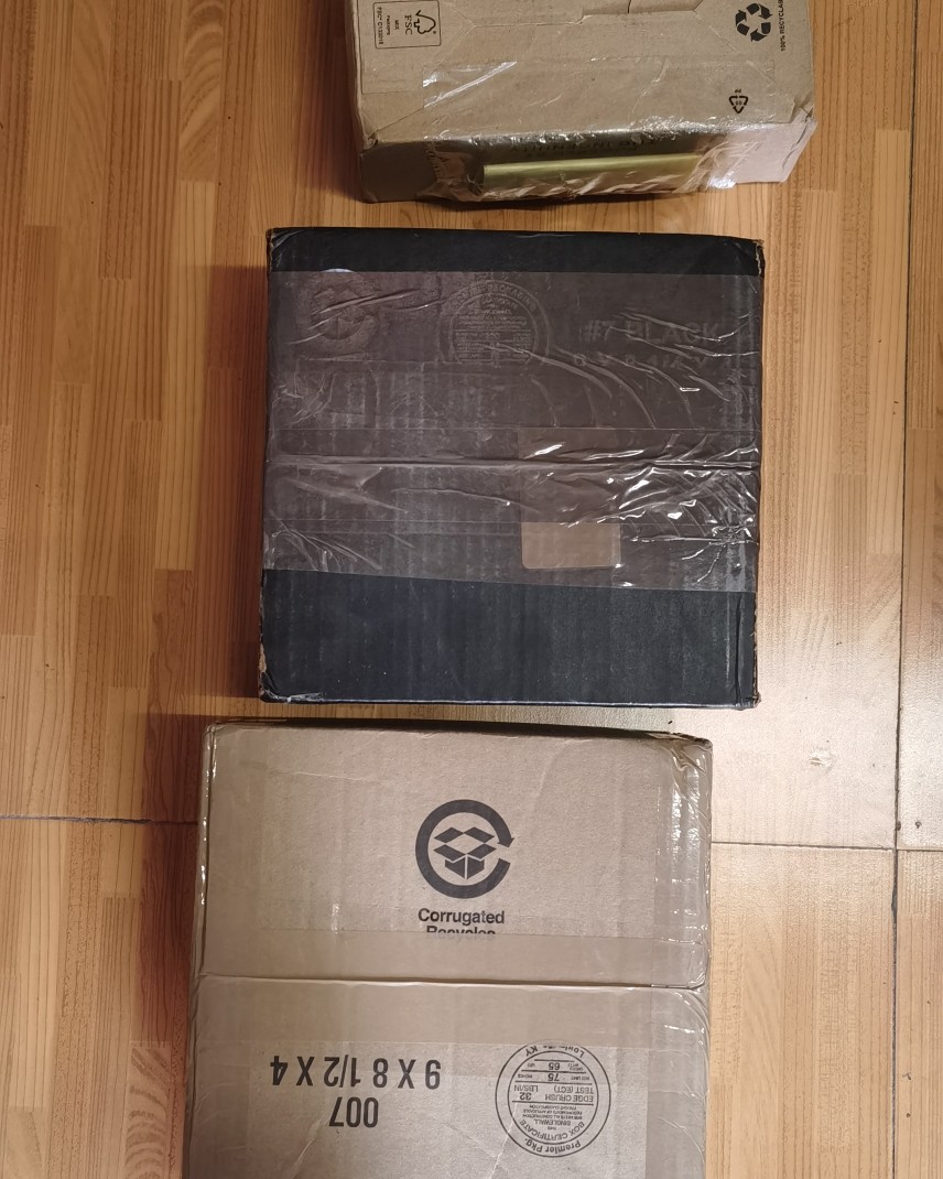 #海淘开箱记# 三个包裹，一个直邮 一个隔壁。一个鹏华 隔壁