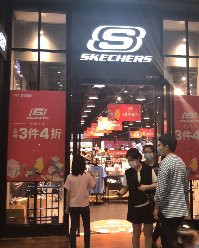 8号仓打折🤭最近超多品牌打折的  三件四折真的好划算！ 不