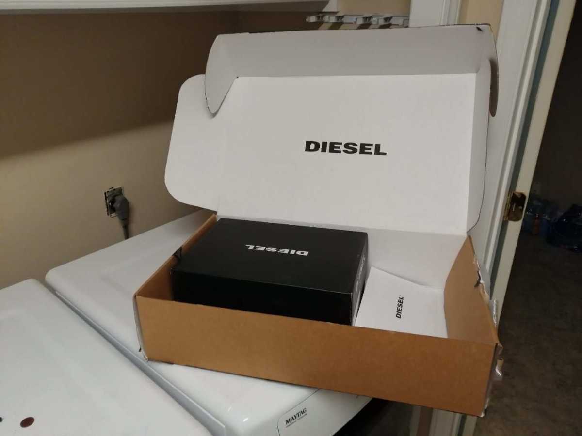 DIESEL官网对折入，99刀，返利16％。在机场被安检人员