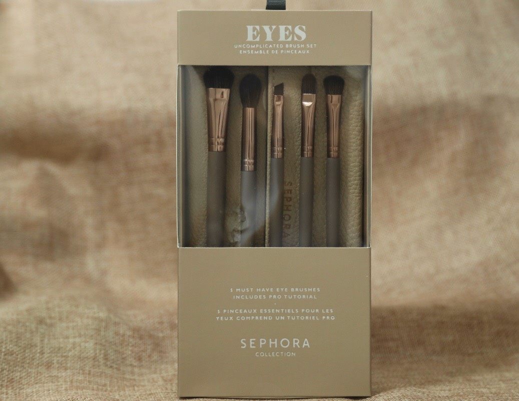 以前画眼妆从来都是用手，后来试过几次刷子就爱上了😍想画一副