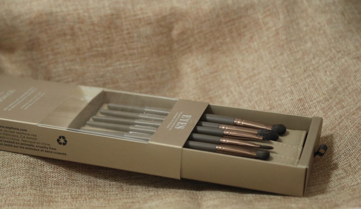 以前画眼妆从来都是用手，后来试过几次刷子就爱上了😍想画一副