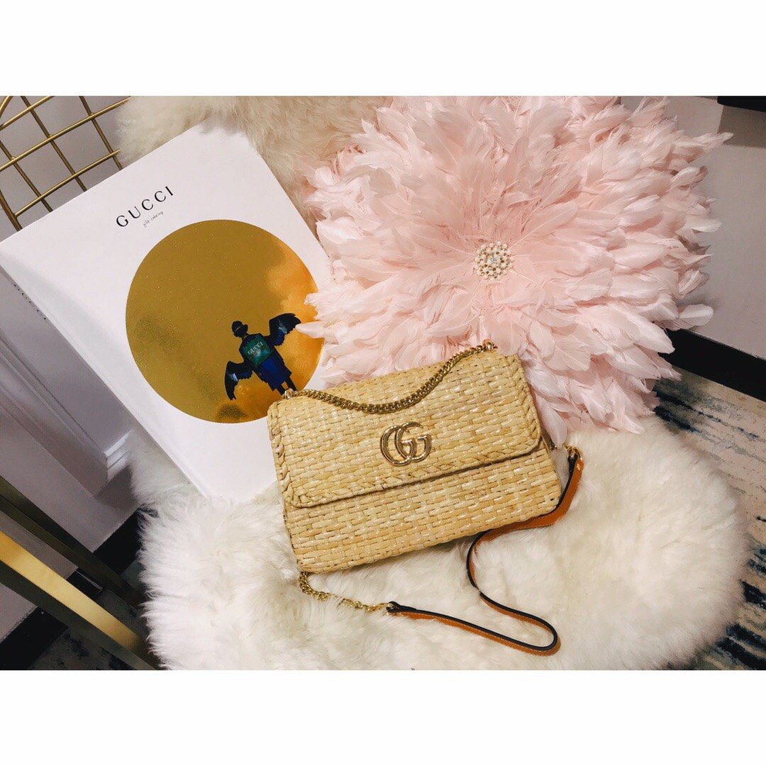 gucci wicker竹藤草编包经典的金色双g标志独显一格的时尚～外边精致