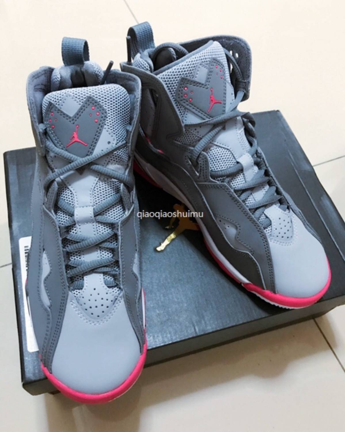 一直觉得Jordan鞋子很好看～无奈给娃买了几双，都因为穿着