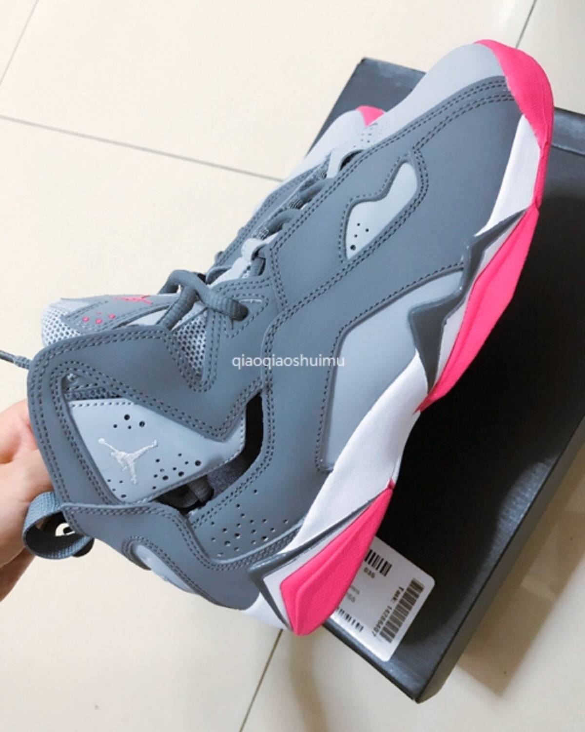 一直觉得Jordan鞋子很好看～无奈给娃买了几双，都因为穿着