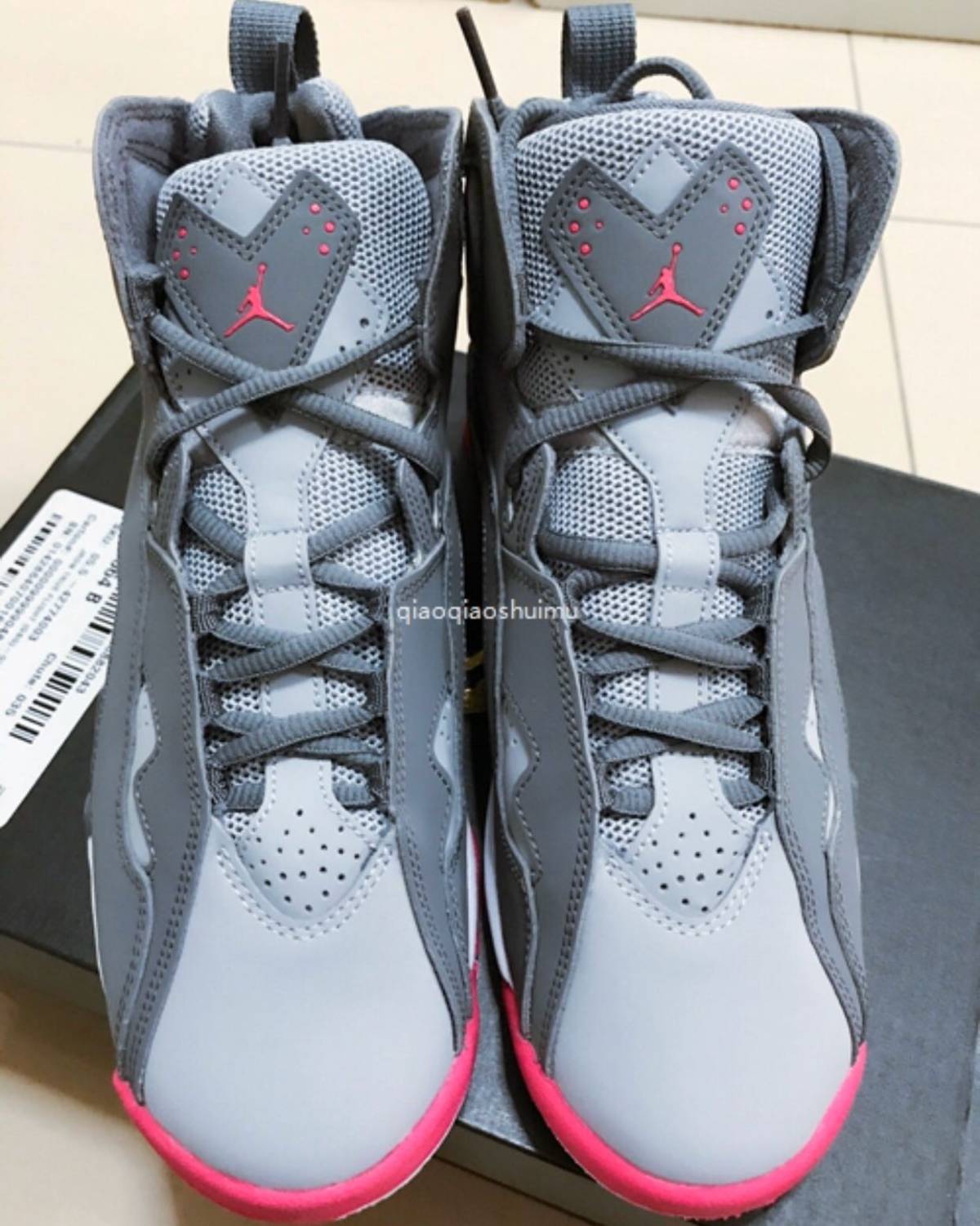 一直觉得Jordan鞋子很好看～无奈给娃买了几双，都因为穿着