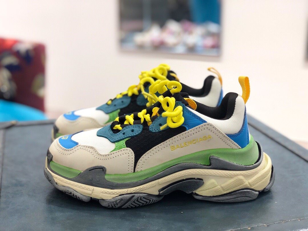 神鞋"老爹鞋",Dad Shoes层次感，鞋底加厚、足弓下陷