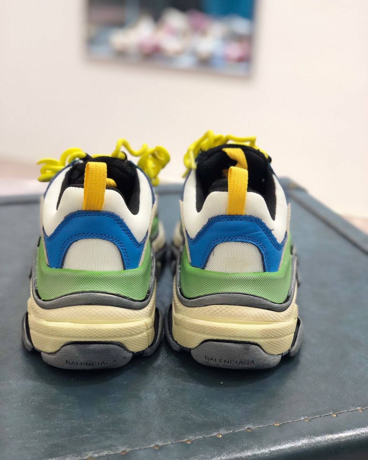 神鞋"老爹鞋",Dad Shoes层次感，鞋底加厚、足弓下陷