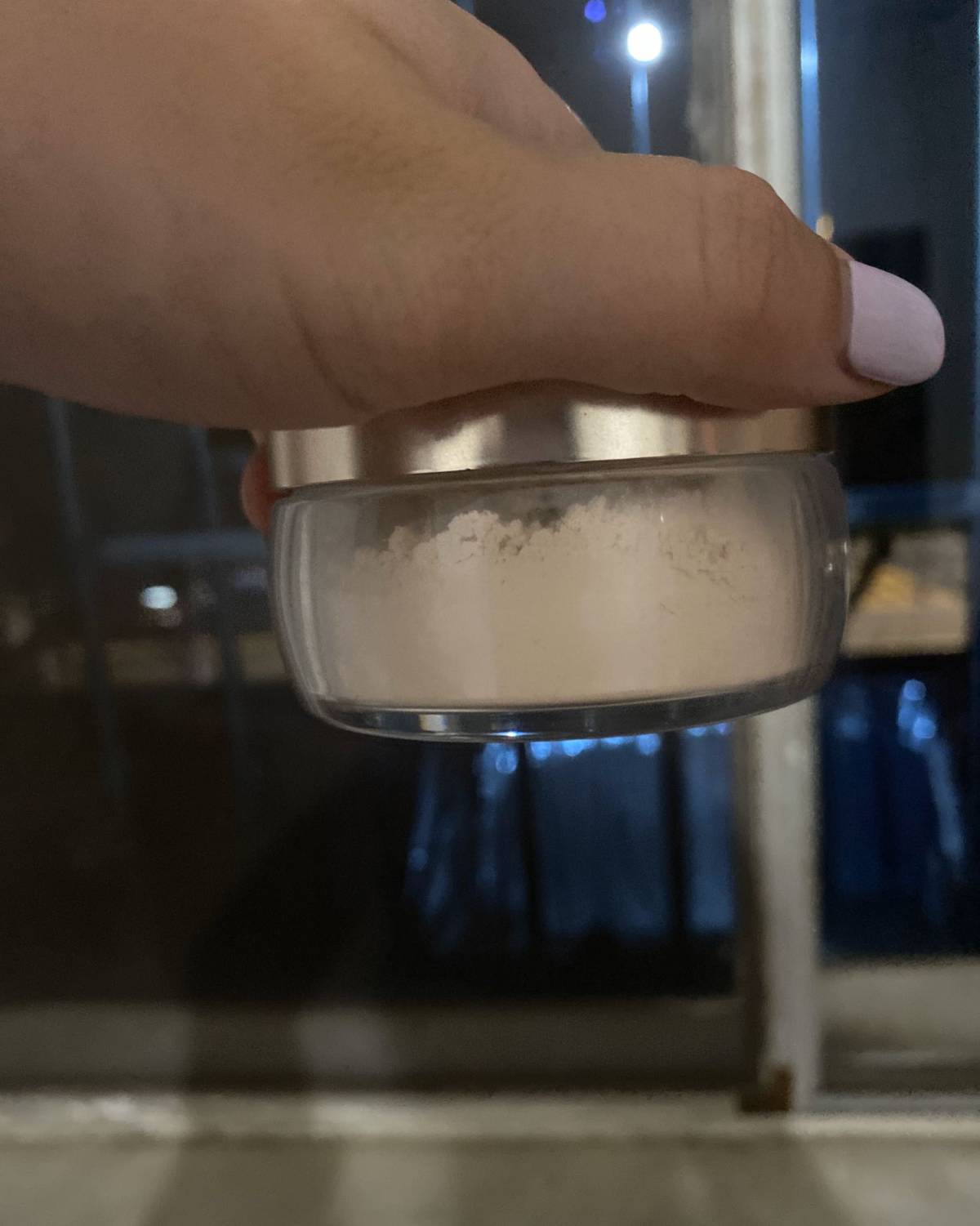 黛珂白檀舞蝶丝绒散粉   10号色 余量我觉得还有个9成吧 