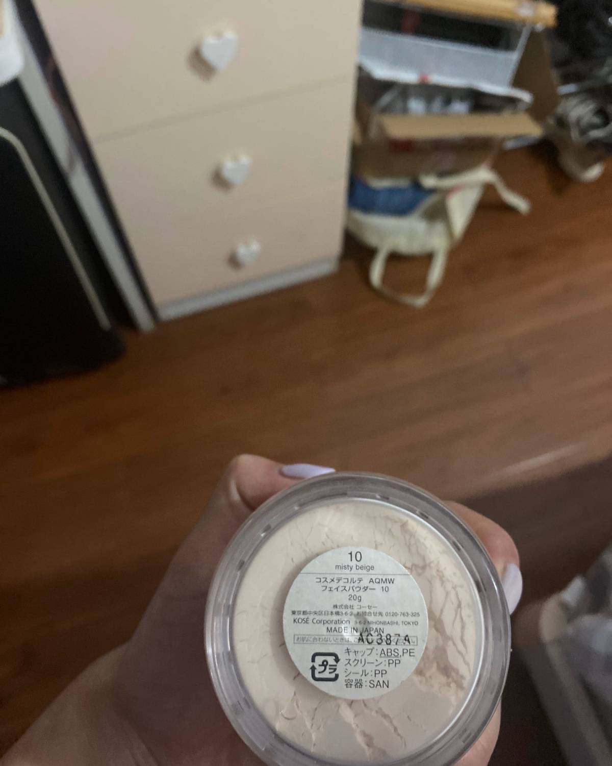 黛珂白檀舞蝶丝绒散粉   10号色 余量我觉得还有个9成吧 