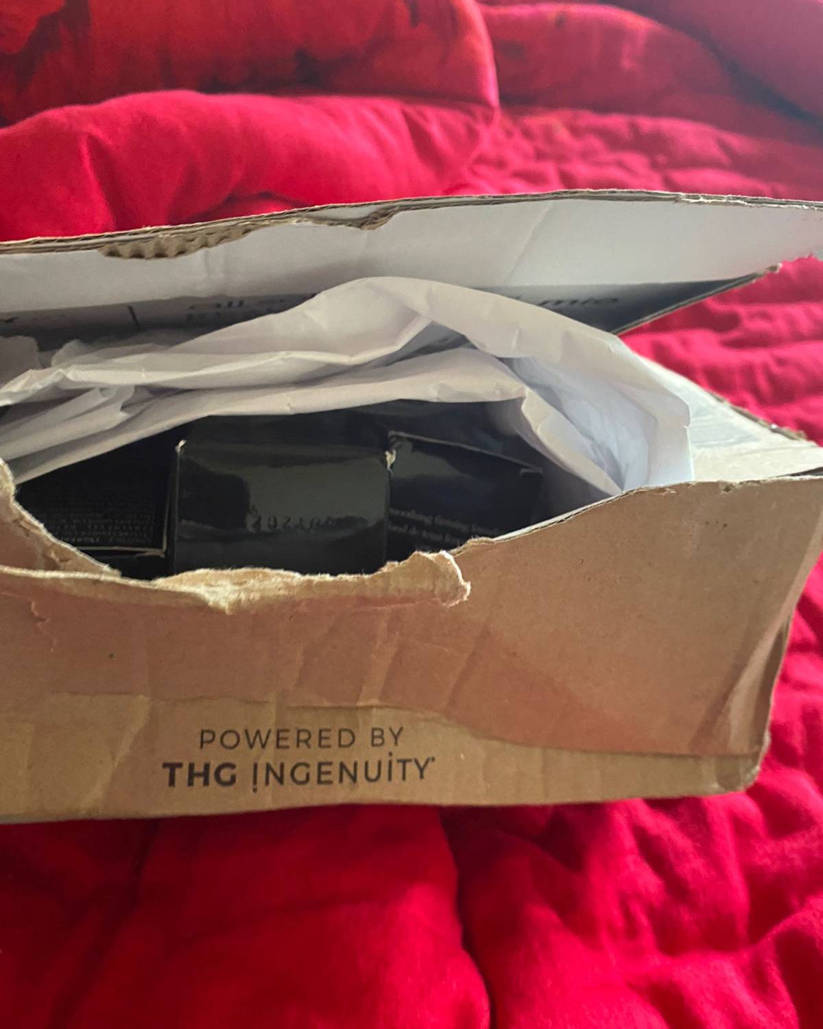 第一次海淘买了阿玛尼蓝标粉底液 物流也还挺快的！大概半个月就