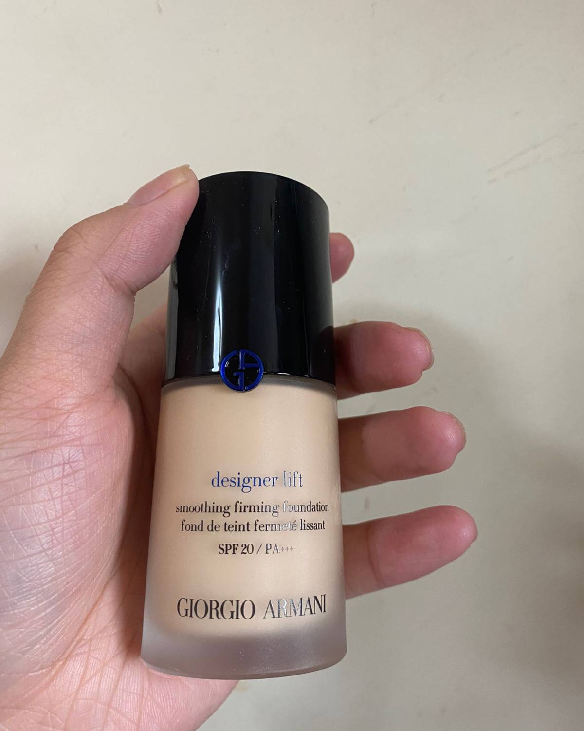 第一次海淘买了阿玛尼蓝标粉底液 物流也还挺快的！大概半个月就