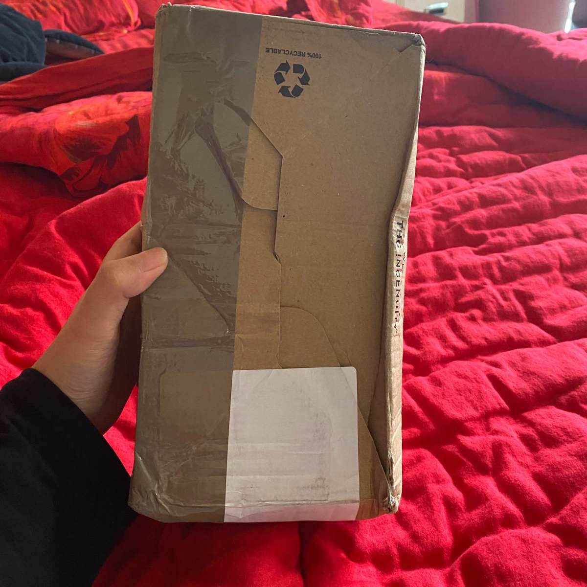 第一次海淘买了阿玛尼蓝标粉底液 物流也还挺快的！大概半个月就