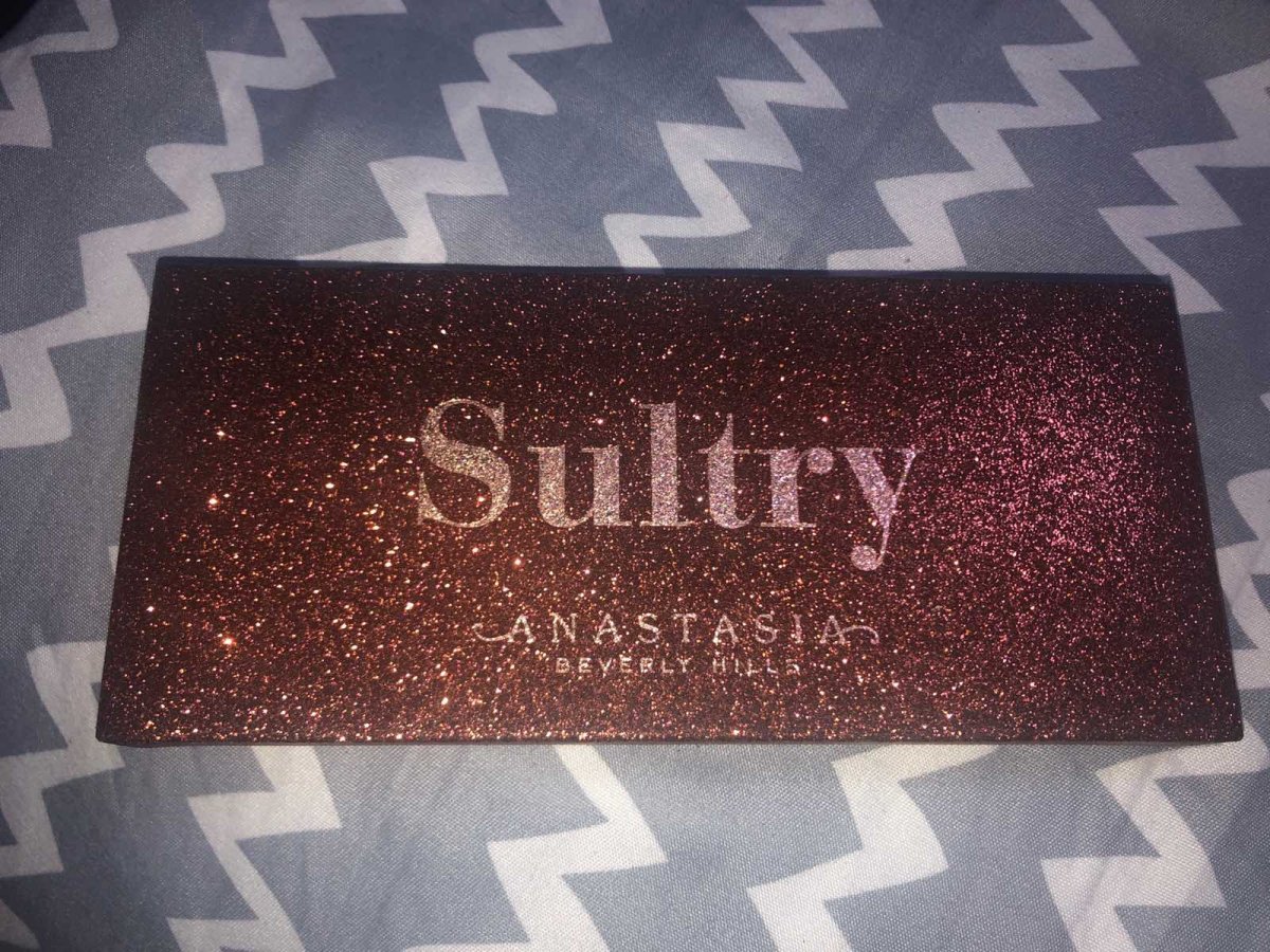 Urban decay born to run和Anasta