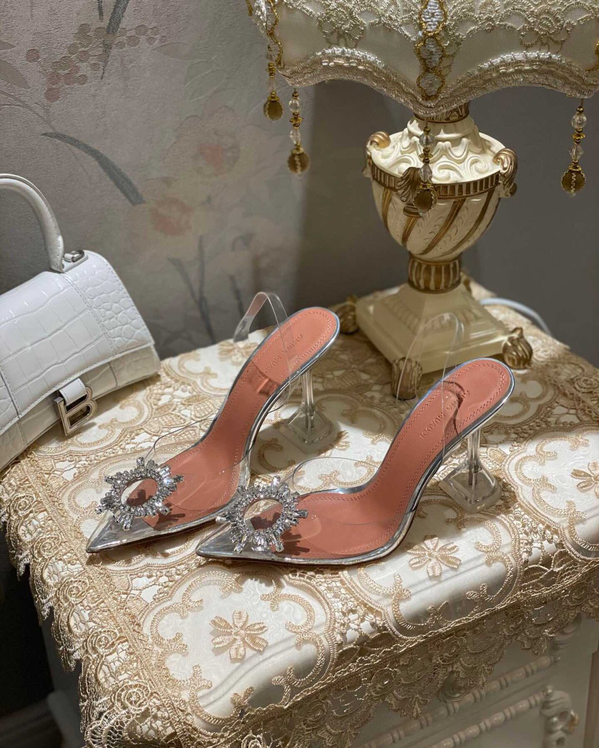 Amina Muaddi 2020  酒杯跟高跟鞋〰️ 火爆